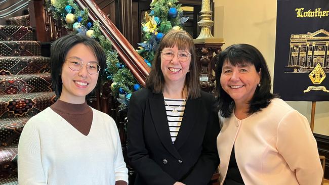 Dux Yanan Chai with principal Elisabeth Rhodes and deputy principal Tracy Healy.