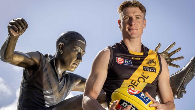 ADELAIDE, AUSTRALIA - Advertiser Photos SEPTEMBER 5, 2023: Glenelg SANFL leading goalkicker, Lachie Hosie who has won this year's Ken Farmer Medal as alongside the Ken Farmer Statue at Adelaide Oval. Picture: Emma Brasier