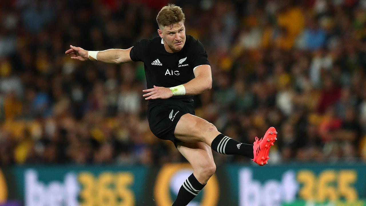 BRISBANE, AUSTRALIA - NOVEMBER 07: Jordie Barrett of the All Blacks kicks a penalty during the 2020 Tri-Nations match between the Australian Wallabies and the New Zealand All Blacks at Suncorp Stadium on November 07, 2020 in Brisbane, Australia. (Photo by Jono Searle/Getty Images)