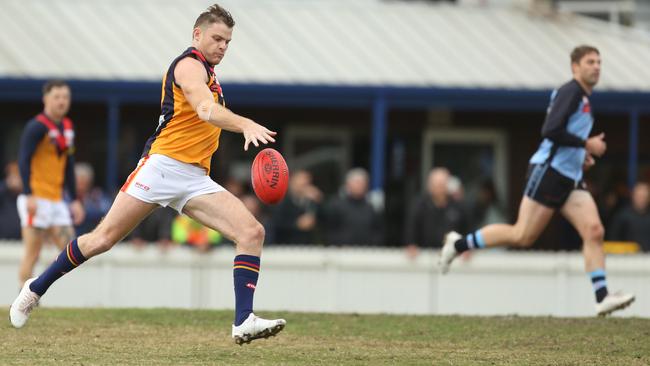 EDFL: Heath Shaw puts East Keilor into attack. Picture: Stuart Milligan