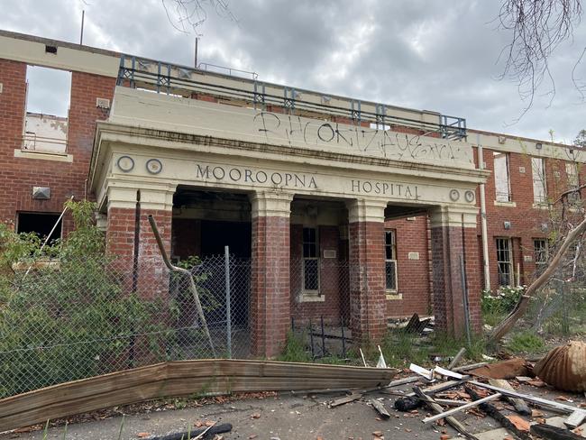 The dilapidated Mooroopna Hospital.