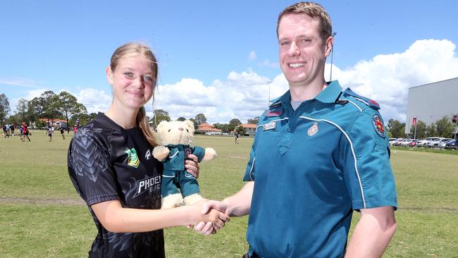 Renee Maslak with QAS paramedic Ollie Nicol. Picture: Richard Gosling.