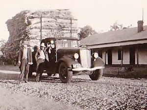 A historical photo showing taken outside the Bimbi Hotel.