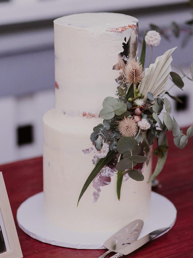 Good trim: Craig Zonca and Jessica Hinchcliffe’s wedding cake. Picture: Luke Going Photography