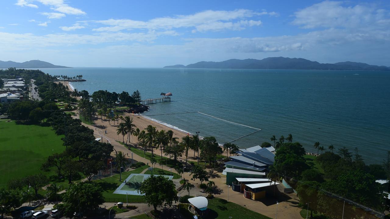 Clive Palmer inspects Aquarius for Townsville headquarters | Townsville ...