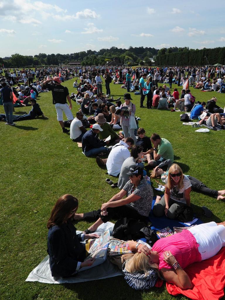 Wimbledon 2022 Sex Sign Outside All England Club Guide To Queuing Local Resident Angry 3030