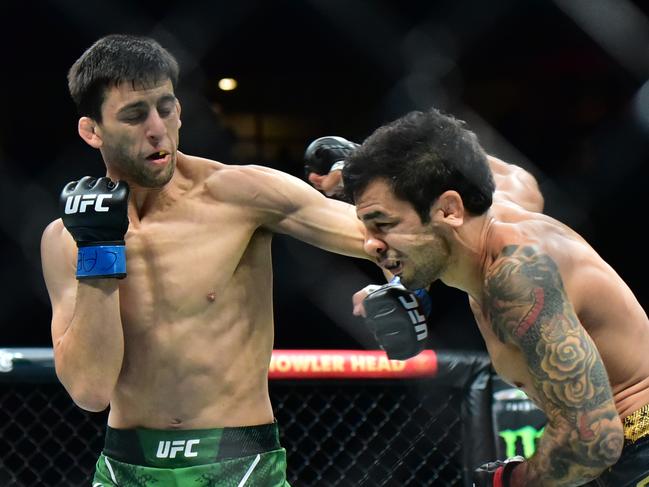 RIO DE JANEIRO, RJ - MAY 5: (L-R) Steve Erceg punches Alexandre Pantoja in their flyweight title fight during the UFC 301 event at Farmasi Arena on May 5, 2024 in Rio de Janeiro, RJ, Brazil. (Photo by Leandro Bernardes/PxImages/Icon Sportswire via Getty Images)