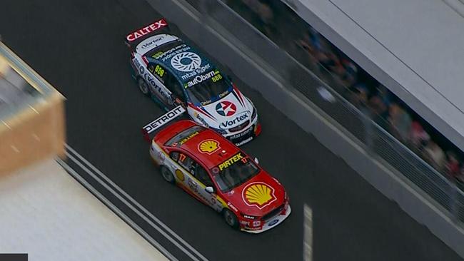 Scott McLaughlin and Craig Lowndes before their contact in Race 26. Pic: FOX SPORTS