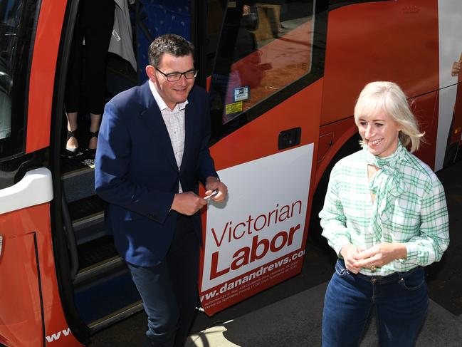 Victorian Premier Daniel Andrews (left) and wife Catherine (centre) arrives at the Wangaratta Hospital in North East Victoria, Monday, October 29, 2018. The Labour Party is travelling to Wangaratta in lead up to the 2018 Victorian state election. (AAP Image/James Ross) NO ARCHIVING