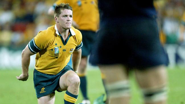 Elton Flatley lining up kick. Wallabies vs Scotland World Cup 2003 quarter-final match at Suncorp Stadium 08 Nov 2003.