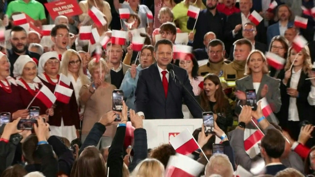 Pro-EU mayor, nationalist historian set for Polish presidential runoff