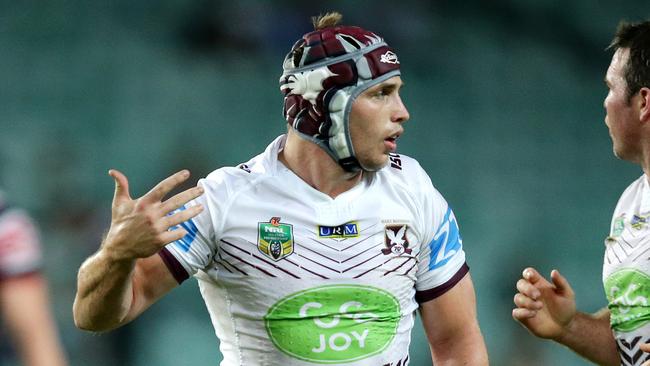 Jamie Buhrer signals to the bench after suffering a broken thumb. Picture: Gregg Porteous