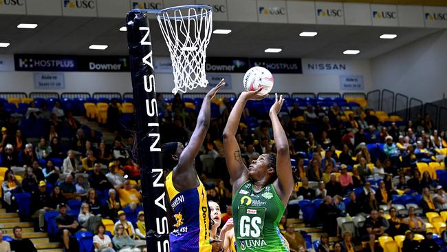 SUNSHINE COAST, AUSTRALIA – SEPTEMBER 08: Jhaniele Fowler of the Fever shoots during the round 11 Super Netball match between the Sunshine Coast Lightning and the West Coast Fever at University of Sunshine Coast Stadium on September 08, 2020 in Sunshine Coast, Australia. (Photo by Bradley Kanaris/Getty Images)