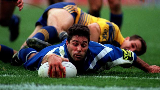 Craig Polla-Mounter dives over for try during extra time in Canterbury v Parramatta second NRL preliminary final at SFS 20/09/98. Rugby League A/CT