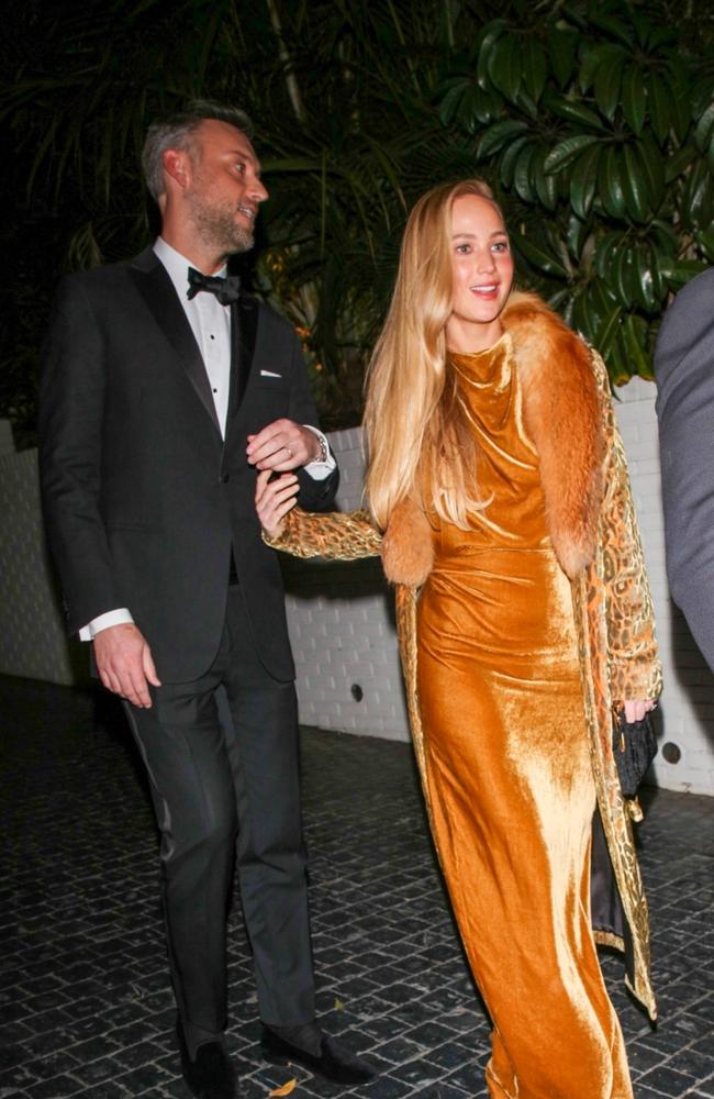 Jennifer Lawrence looked like a Golden Globes statue in her gold gown a she left the famed LA hotel. Pictured: Hedo/Backgrid