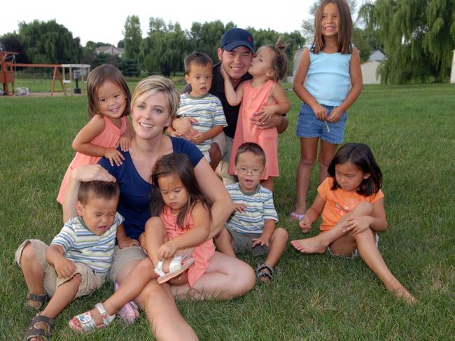Kate and Jonathan Gosselin with their eight children back in 2007. Picture: TLC-TV/Kobal/Shutterstock (5870389c)
