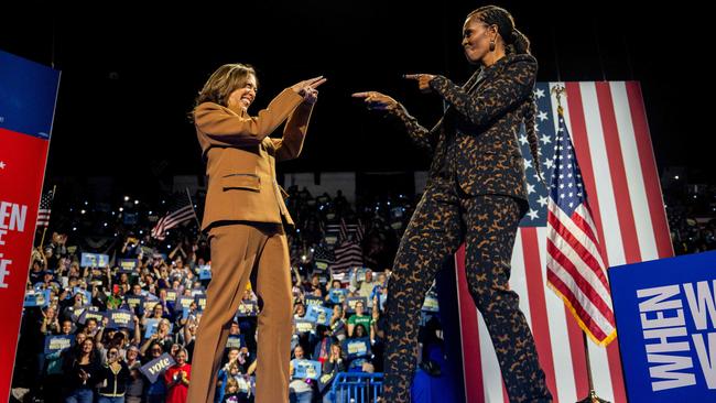 KALAMAZOO, MICHIGAN - OCTOBER 26: Democratic presidential candidate, U.S. Vice President Kamala Harris greets former first lady Michelle Obama during a campaign rally at the Wings Event Center on October 26, 2024 in Kalamazoo, Michigan. Vice President Harris will be campaigning today with former U.S. First Lady Michelle Obama in the battleground swing state of Michigan. With 10 days remaining, Harris continues campaigning against Republican presidential nominee, former U.S. President Donald Trump ahead of the November 5 election.   Brandon Bell/Getty Images/AFP (Photo by Brandon Bell / GETTY IMAGES NORTH AMERICA / Getty Images via AFP)