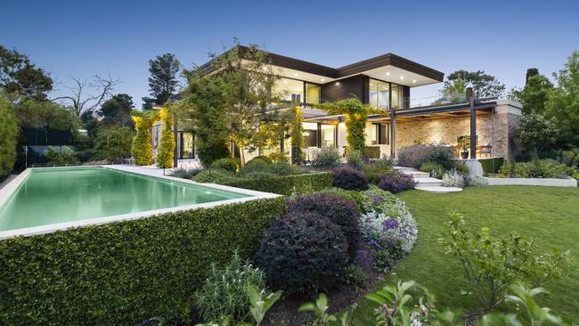 Tones and I has sold 45 Canadian Bay Rd, Mt Eliza.