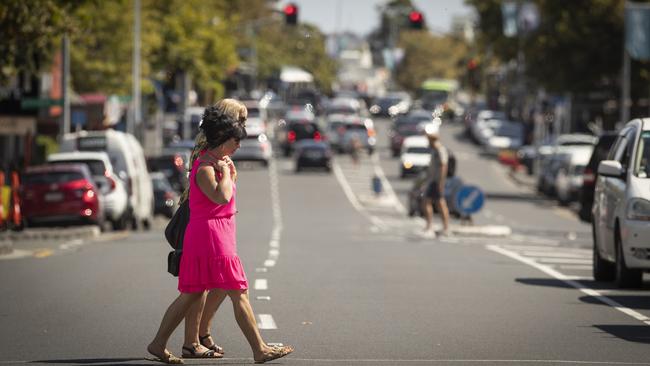 Shoppers return to Auckland streets after their three day lockdown. Picture; Getty Images.