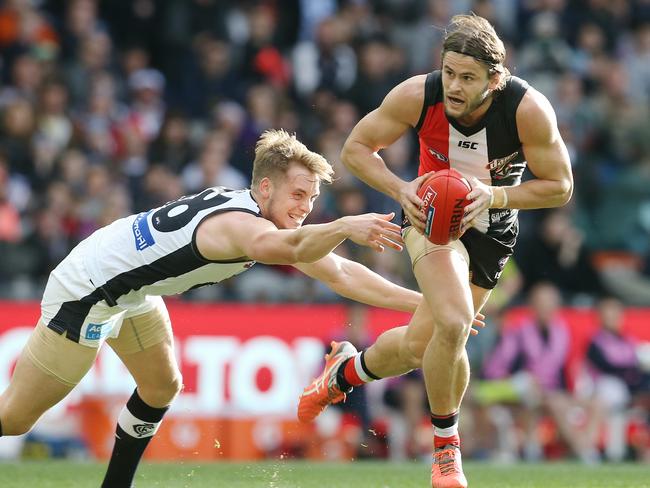 Maverick Weller breaks away from Ciaran Byrne. Picture: Michael Klein