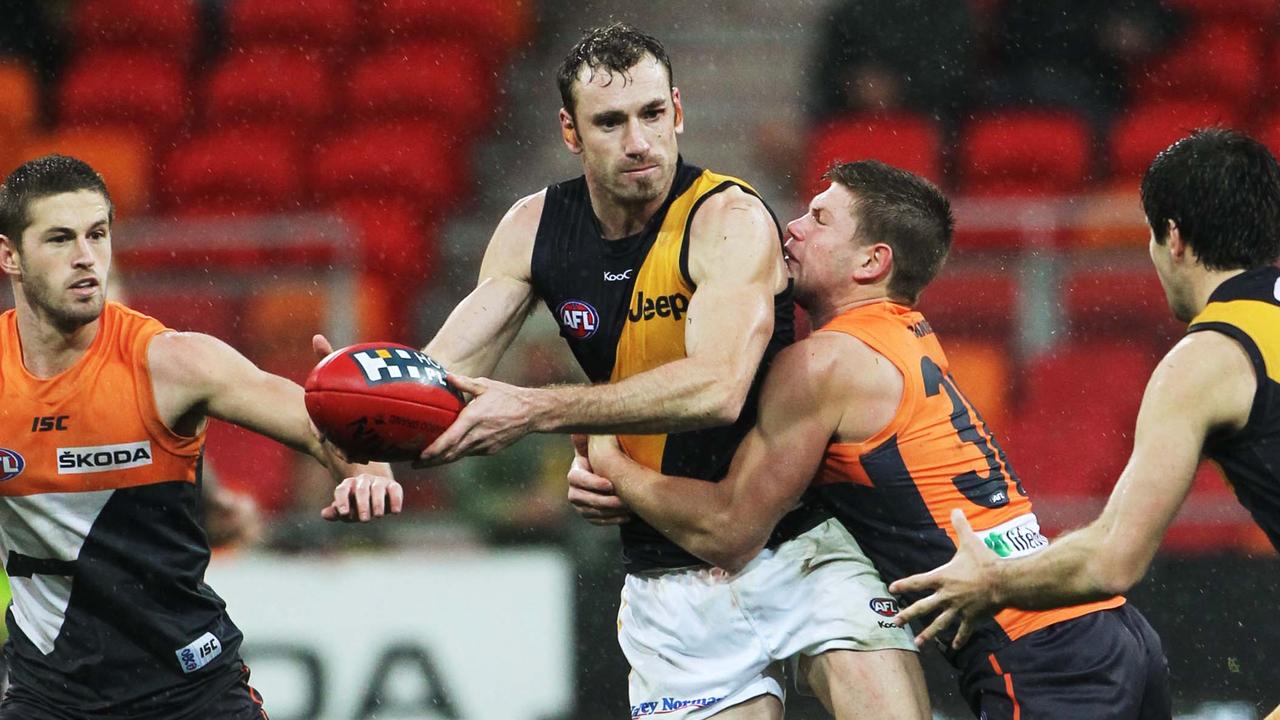 GWS Giants v Richmond Tigers, Skoda Stadium. Tigers Shane Tuck looks to handball.