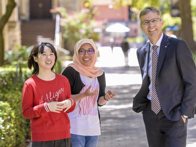 Adlaide Uni new Vice Chancellor Professor Peter Hoj AC. Peter is having a discussion with students, Students:Naileh Zainarry, 32, Kuala Lumpur, Malaysiacompleted PhD in Eleceteical and Electronic Engineering(Headscarf) (R) and Panisa Dechwechprasit, 26, Bangkok, Thailandcurrently studying for PhD in Electrical and Electronic Engineering(Red top) (L) Tuesday 2 February 2021 Pic Roy VanDerVegt.