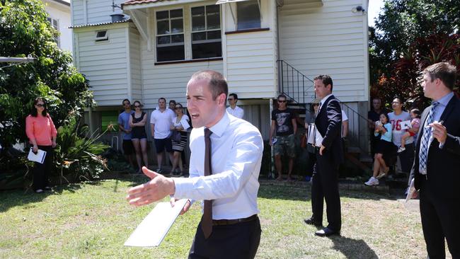 Auctioneer Jason Andrew auctions a house in Brisbane’s Gordon Park. Picture: Darren England.