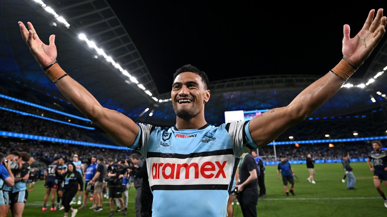 Sharks star rejects rivals to sign monster contract extension