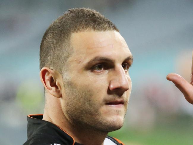 robbie Farah farewells the Tigers fans after the St George Illawarra Dragons v Wests Tigers round 26 NRL game at ANZ Stadium, Sydney Olympic Park. pic Mark Evans