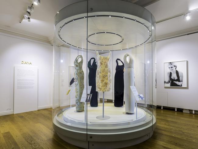 Diana dress exhibition 2017: Her Fashion Story at Kensington Palace ...