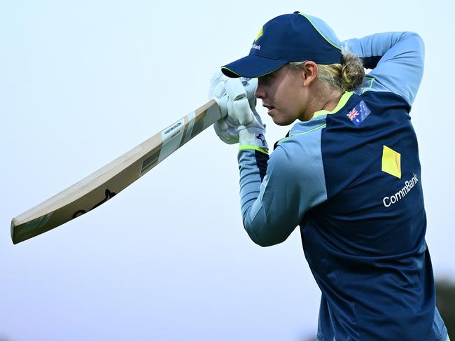 MACKAY, AUSTRALIA - SEPTEMBER 22: Phoebe Litchfield of Australia warms up ahead of game two of the Women's T20 International Series between Australia and New Zealand at Great Barrier Reef Arena on September 22, 2024 in Mackay, Australia. (Photo by Albert Perez/Getty Images)