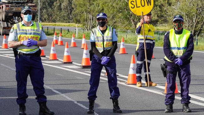 A man allegedly offered police $1000 after trying to cross the NSW-Victoria border on Friday. Picture: NCA NewsWire / Simon Dallinger