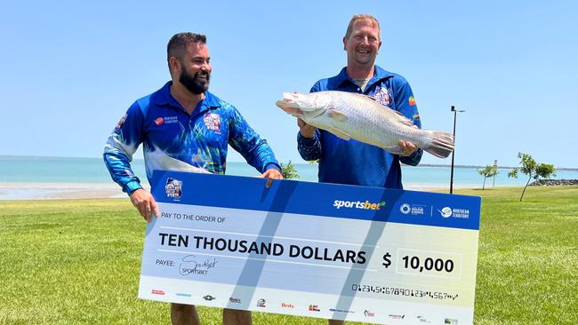 Andrew Russell (right) with SportsBet NT Operations and Partnerships Manager Thijs Bors (left). Picture: Supplied