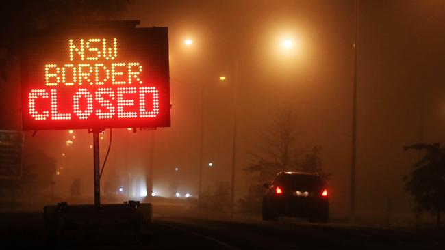 A sign on the way into Albury advising that the NSW border is now closed to Victorians. Picture: Aaron Francis