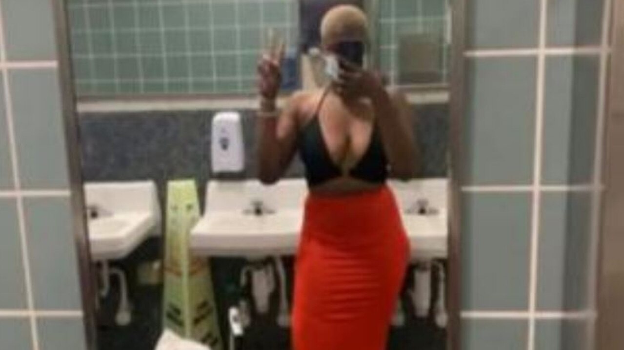 Airline staff wasn’t happy with Kayla Eubanks’ outfit.