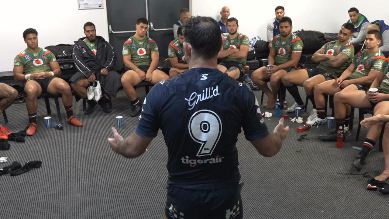 Storm captain Cameron Smith addresses the Warriors playing group.