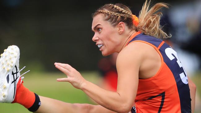 Jacinda Barclay of the Giants kicks the ball during the Round 3 AFLW match between the GWS Giants and the West Coast Eagles at the Blacktown International Sportspark, in Sydney, Sunday, February 23, 2020. (AAP Image/Mark Evans) NO ARCHIVING, EDITORIAL USE ONLY