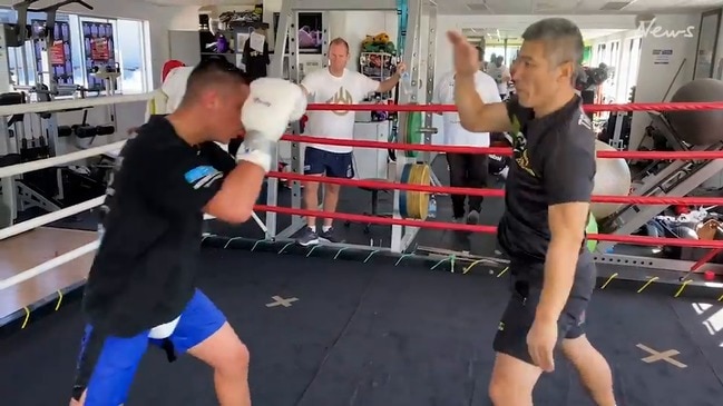 Jeff Horn's trainer spars with Tim Tszyu