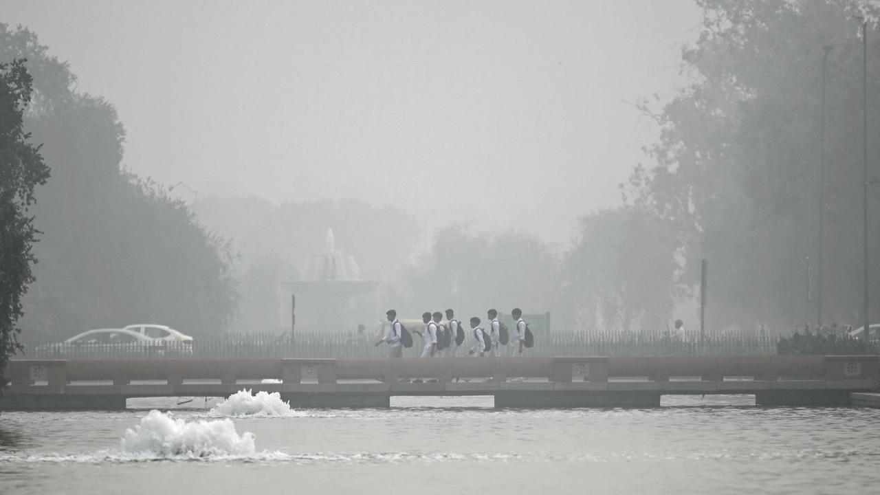 Children walk near India Gate engulfed in smog in New Delhi on November 13, 2024. Picture: Money Sharma / AFP