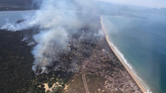 The bushfire at Dolphin Sands captured from above on November 13, 2023. Photo: Tasmania Fire Service