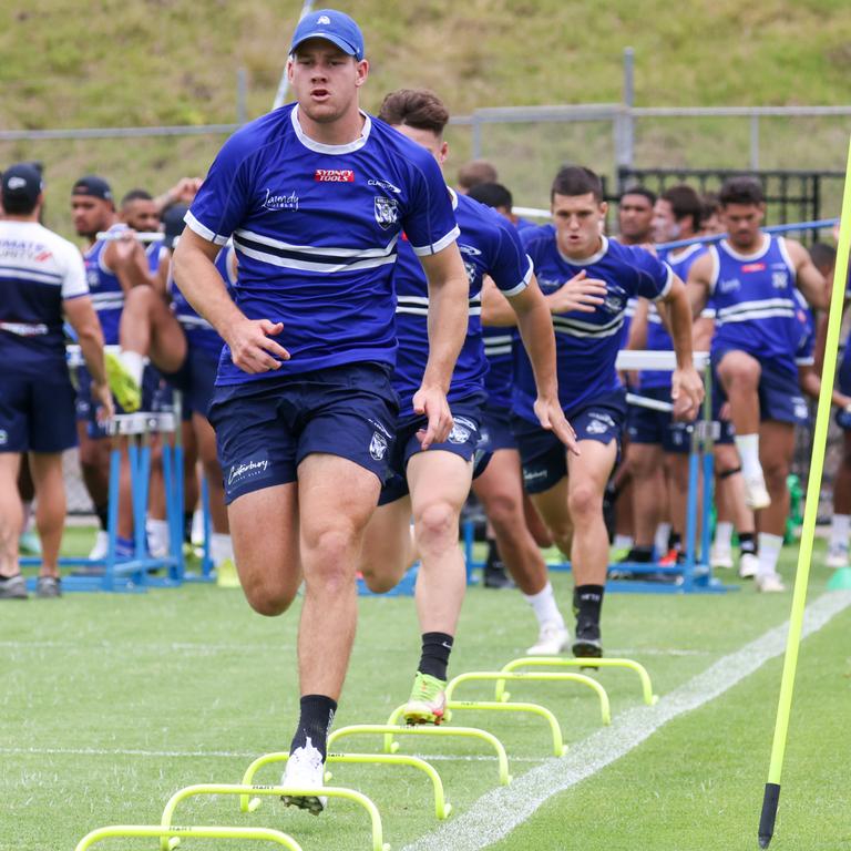 Matt Burton during Bulldogs training. Photos: Bulldogs