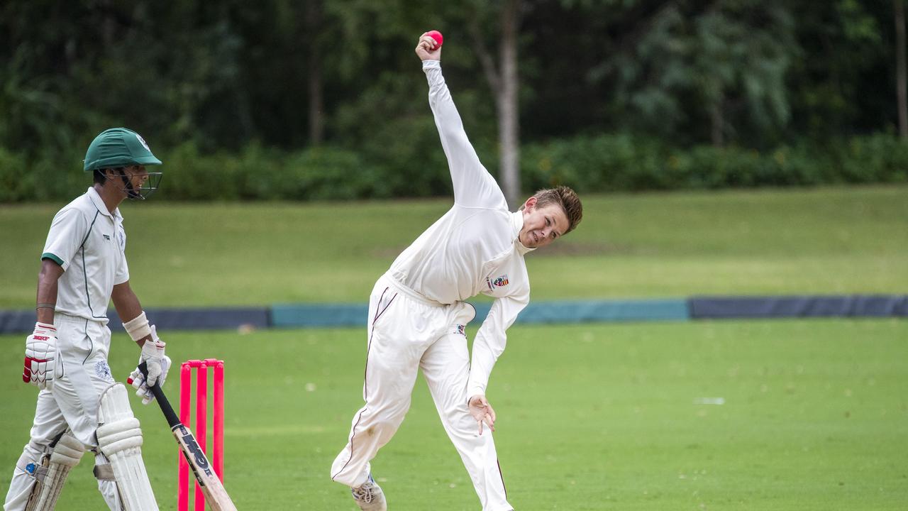 Noah Emmerson bowling for Ipswich Grammar School in 2020 (AAP Image/Richard Walker)