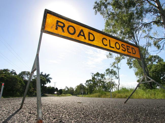 Road closed sign on Fairy Bower Road.  Photo Chris Ison / Morning Bulletin