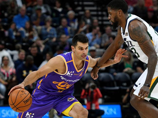 Kings guard Kevin Lisch takes the ball up against the Utah Jazz. Picture: Getty Images