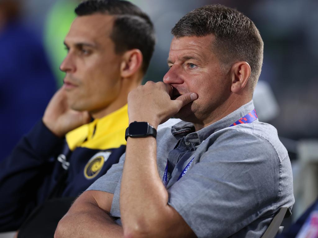 Mariners coach Mark Jackson (front) found positives in his team’s 0-0 draw with Melbourne Victory. Picture: Scott Gardiner/Getty Images