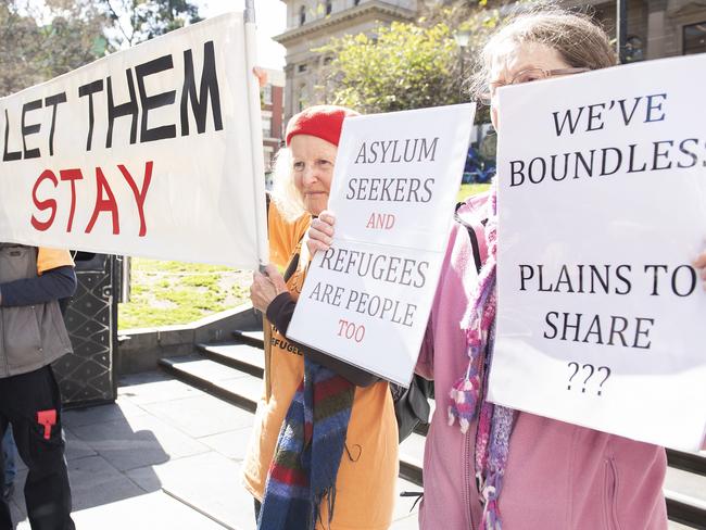 Supporters of the Tamil asylum seeker family from Biloela rally at the State Library of Victoria  to stop the eminent deportation of Nadesalingam, Priya and their daughters Kopika and Tharunicaa. Melbourne. Sunday, August 25th, 2019. (AAP Image/Ellen Smith) NO ARCHIVING