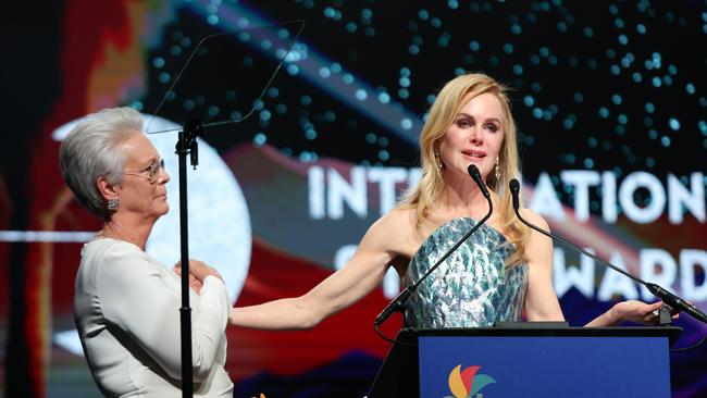 Nicole Kidman doesn’t hold back as she lets tears flow onstage. Picture: Getty