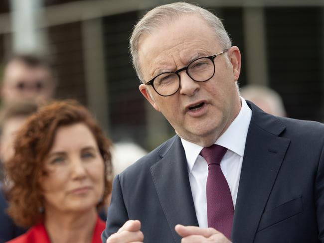 MELBOURNE AUSTRALIA - Newswire Photos JANUARY 11TH 2023 : The Prime Minister, Anthony Albanese, at the Frankston Bowls Club in Frankston, to deliver a press conference with new member for Dunkley, Jodie Belyea. PICTURE : NCA Newswire / Nicki Connolly