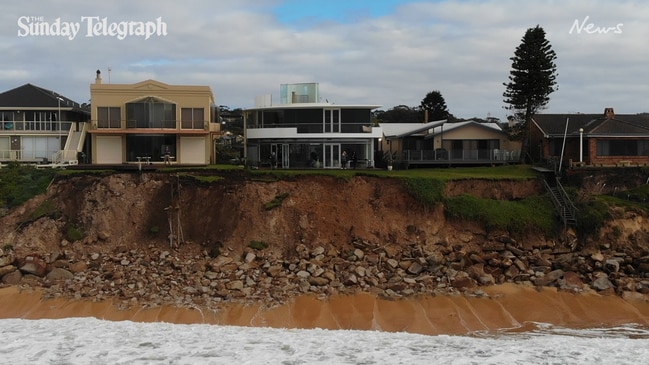 Wamberal Beach homes collapse as strong waves hammer shoreline