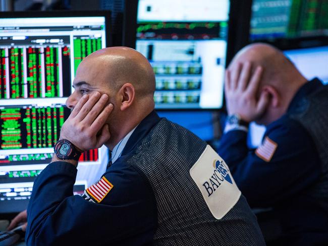 NEW YORK, NY - JANUARY 27: Traders on the floor of the New York Stock Exchange wait to learn if the Federal Reserve will raise interest rates during the afternoon of January 27, 2016 in New York City. The Federal Reserve last raised rates in December, 2015. Andrew Burton/Getty Images/AFP == FOR NEWSPAPERS, INTERNET, TELCOS & TELEVISION USE ONLY ==